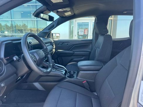 Used 2023 Chevrolet Colorado Trail Boss w/ Technology Package image 9