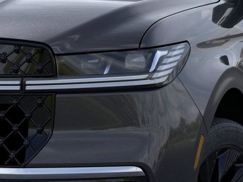 New 2025 Lincoln Navigator Reserve w/ Jet Appearance Package AWD/4WD image 18