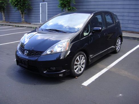 Used 2013 Honda Fit Sport image 2