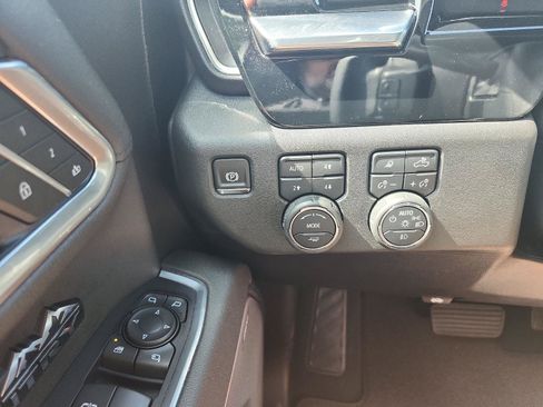 Used 2025 Chevrolet Silverado 1500 High Country AWD/4WD image 23