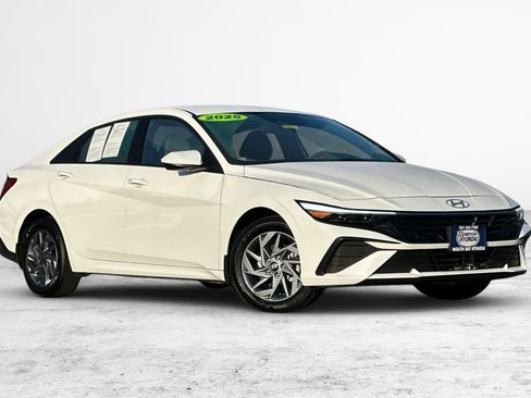 Certified 2025 Hyundai Elantra Blue image 2