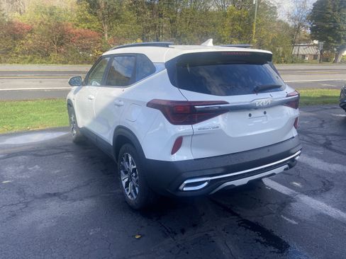 Used 2023 Kia Seltos EX image 3