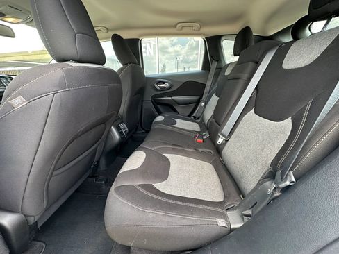 Used 2016 Jeep Cherokee Sport AWD/4WD image 13