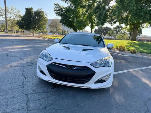 Used 2015 Hyundai Genesis 3.8 RWD image 3