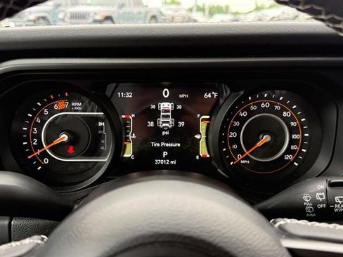 Used 2025 Jeep Wrangler Unlimited Rubicon AWD/4WD image 25