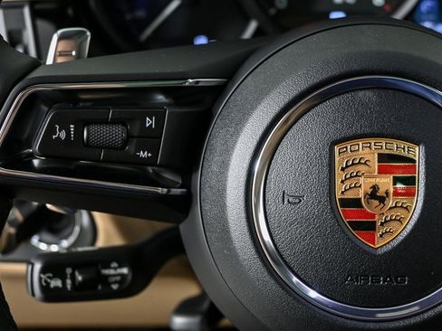Used 2026 Porsche Macan AWD/4WD image 10