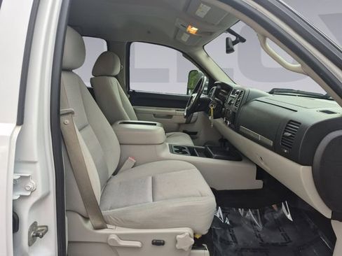 Used 2011 Chevrolet Silverado 3500 LT w/ Interior Plus Package AWD/4WD image 17