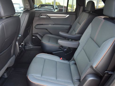 Used 2026 GMC Acadia AT4 w/ Luxury Package AWD/4WD image 56