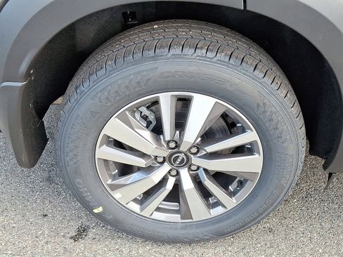 New 2025 Nissan Pathfinder SL image 5