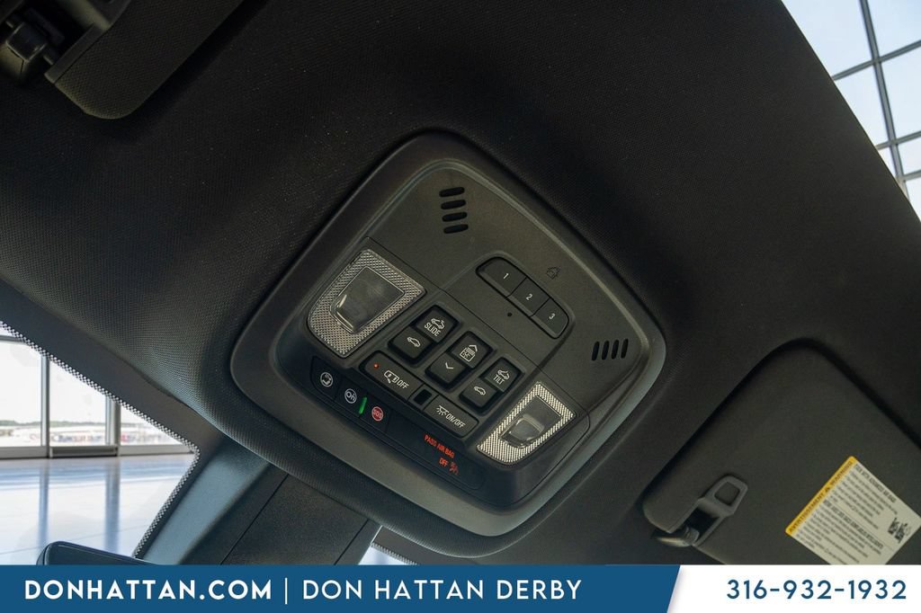 Used 2023 Chevrolet Traverse Premier FWD image 15