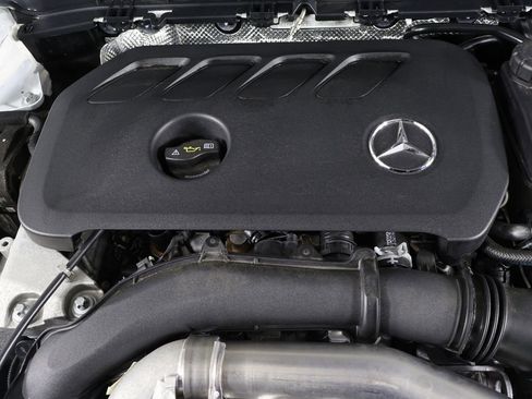 Used 2025 Mercedes-Benz GLB 250 4MATIC image 16