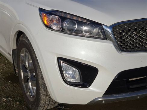 Used 2016 Kia Sorento SX image 4