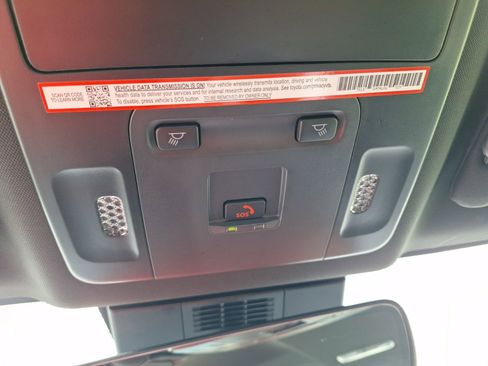 Used 2025 Toyota Camry SE w/ Convenience Package image 28