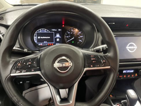 Used 2022 Nissan Kicks SV image 31