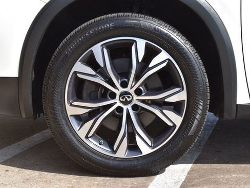 Used 2017 INFINITI QX30 AWD image 11