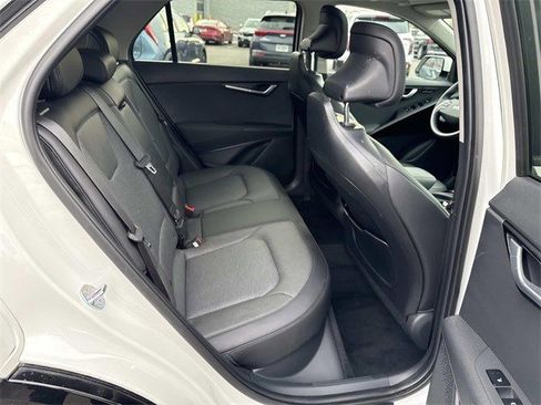 Certified 2025 Kia Niro SX Touring image 11