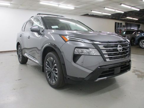 New 2026 Nissan Rogue Platinum w/ Platinum Premium Package image 9