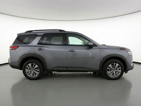 Used 2025 Nissan Pathfinder SV image 11