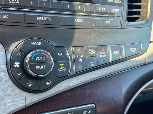 Used 2012 Toyota Sienna XLE AWD/4WD image 24