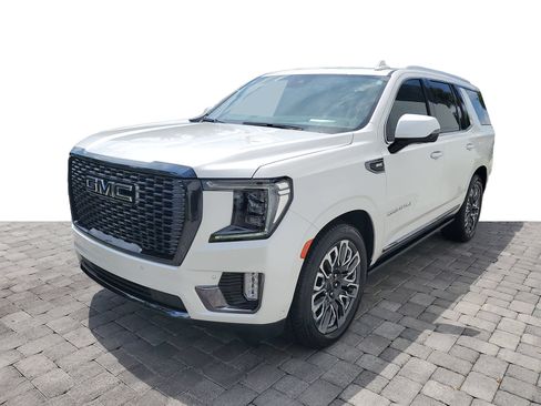 Used 2023 GMC Yukon Denali Ultimate AWD/4WD image 3