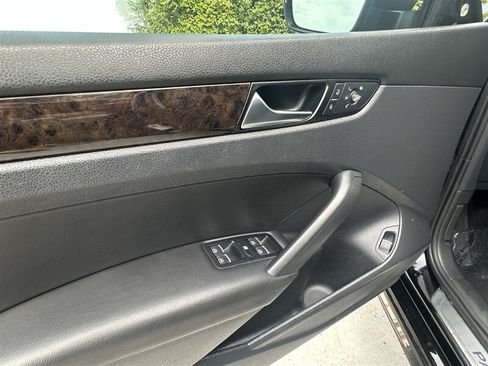 Used 2014 Volkswagen Passat TDI SEL Premium FWD image 48