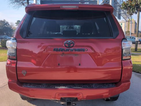 Used 2016 Toyota 4Runner SR5 image 9