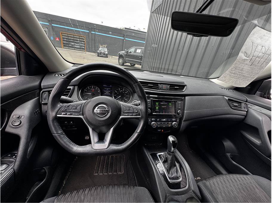 Used 2018 Nissan Rogue SV w/ Sun & Sound Touring Package AWD/4WD image 3
