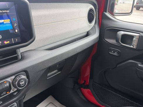 Used 2025 Jeep Wrangler Unlimited Sport AWD/4WD image 29