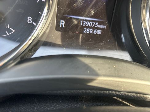 Used 2016 Nissan Rogue SV w/ SV Premium Package image 18