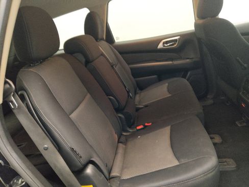 Used 2019 Nissan Pathfinder SV image 19