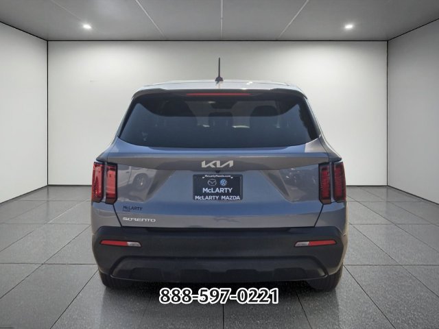 Used 2023 Kia Sorento LX FWD image 4
