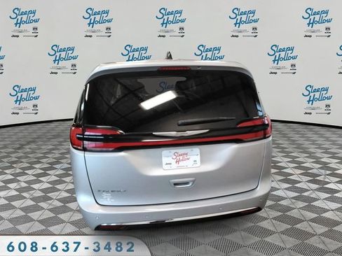 Used 2024 Chrysler Pacifica Touring-L image 6