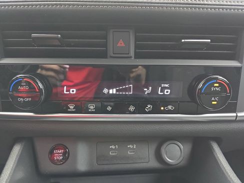 Used 2025 Nissan Rogue SV FWD image 28