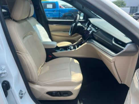 Used 2025 Jeep Grand Cherokee L Limited w/ Luxury Tech Group II RWD image 22