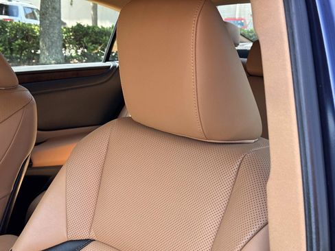 Used 2025 Lexus ES 350 w/ Premium Package FWD image 12