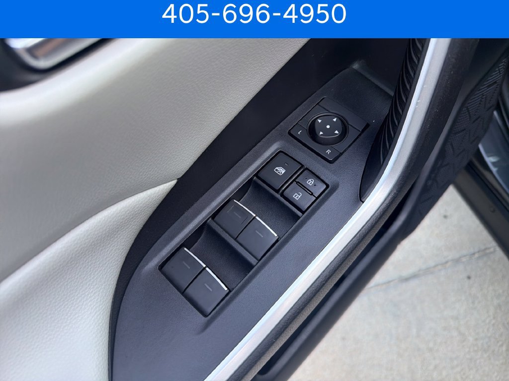 Used 2022 Toyota RAV4 XLE FWD image 15