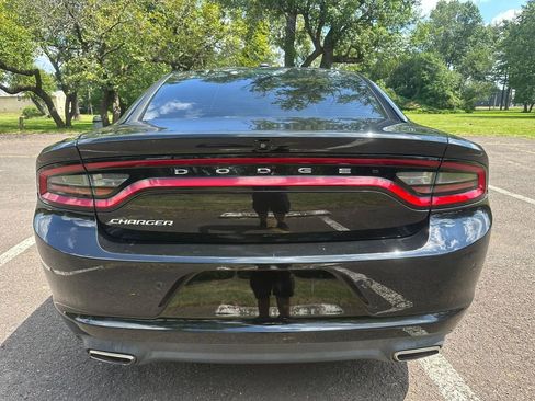 Used 2020 Dodge Charger SXT image 4