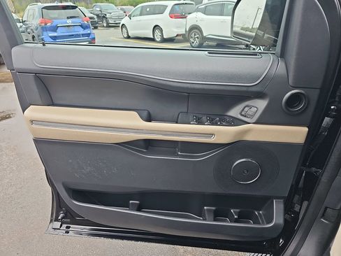 Used 2024 Ford Expedition Max Limited image 32