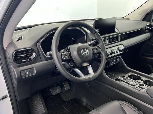 Used 2025 Honda Pilot EX-L image 4