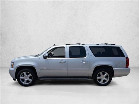 Used 2013 Chevrolet Suburban LTZ RWD image 8