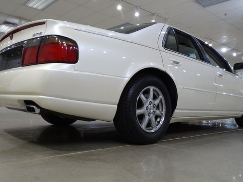 Used 2000 Cadillac Seville STS w/ Convenience Pkg FWD image 16