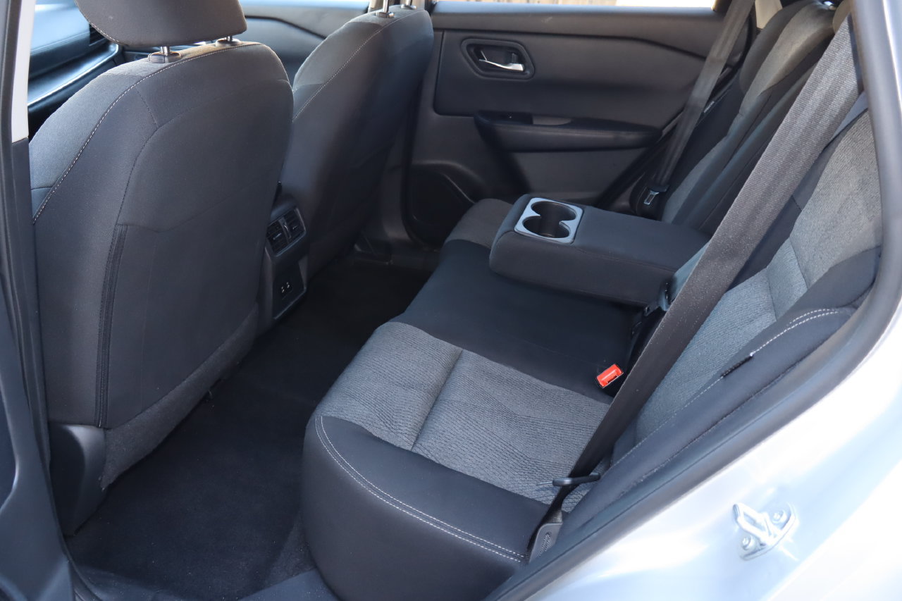 Used 2024 Nissan Rogue SV FWD image 5