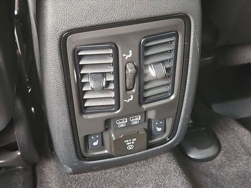 Used 2022 Dodge Durango R/T w/ Tow 'N Go Package AWD/4WD image 26