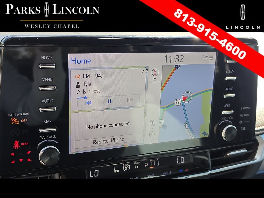 Used 2024 Toyota Sienna XSE w/ XSE Plus Package FWD image 22