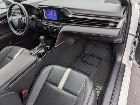 Used 2025 Toyota Camry SE image 30