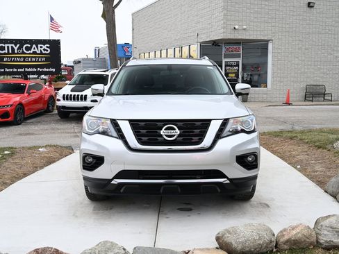 Used 2020 Nissan Pathfinder Platinum image 2