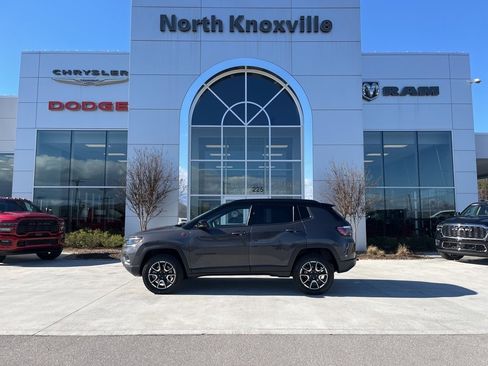 Used 2024 Jeep Compass Trailhawk image 2