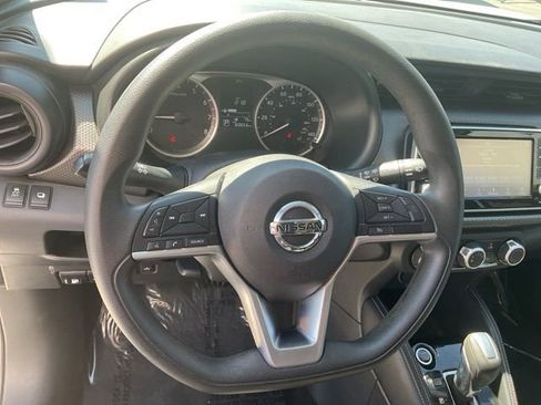 Used 2019 Nissan Kicks S image 15