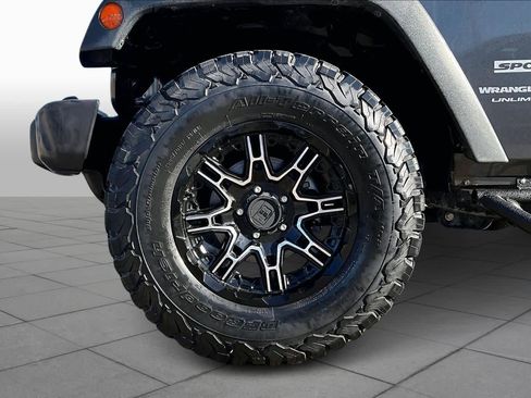 Used 2018 Jeep Wrangler Unlimited Sport S image 11