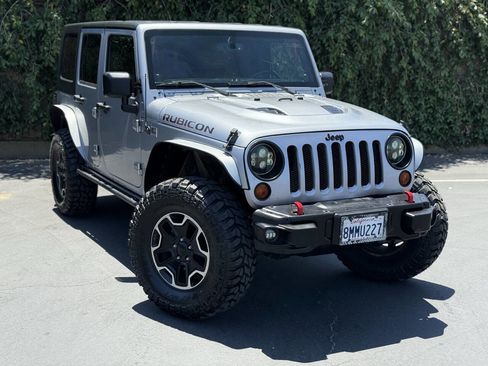 Used 2013 Jeep Wrangler Unlimited Rubicon image 2
